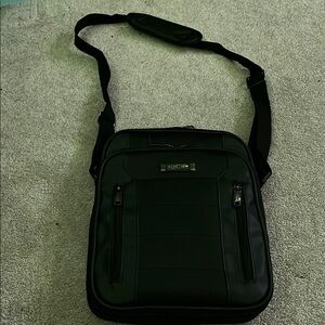Reaction Kenneth Cole men’s messenger bag